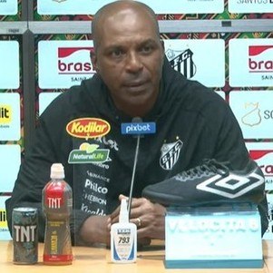 O técnico santista Orlando Ribeiro