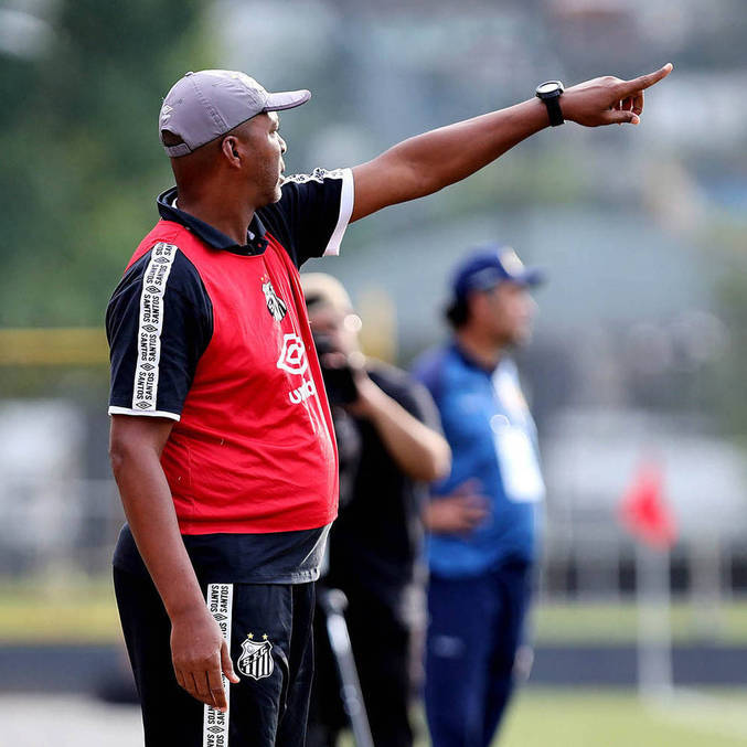 Orlando Ribeiro é o técnico do sub-20 santista na temporada: duas competições