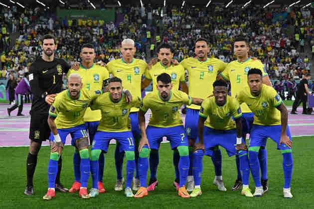 Os 11 iniciais do Brasil para a partida.