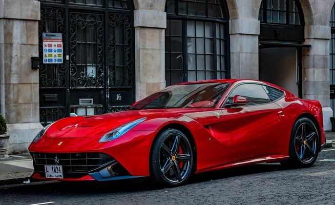 Os carros de passeio da Ferrari podem ser de diferentes modelos, variando entre R$ 3,5 milhões e R$ 7 milhões. . 