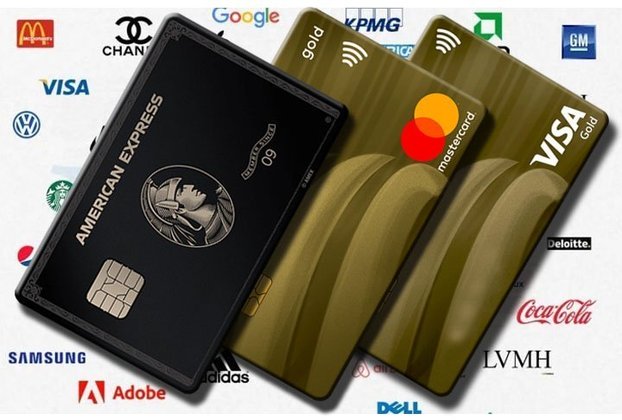 Os cartões American Express, Mastercard e Visa emitidos por bancos russos não são mais suportados pelas redes das empresas, enquanto os emitidos por outros bancos estrangeiros deixaram de funcionar em comércios ou caixas eletrônicos russos”