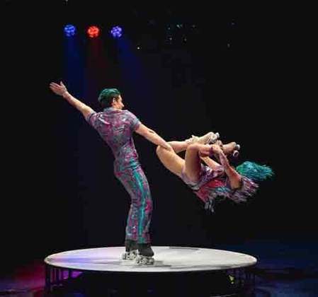 Os espetáculos do Cirque du Soleil são sempre inovadores e surpreendentes. A companhia está sempre procurando novas maneiras de desafiar as expectativas do público.