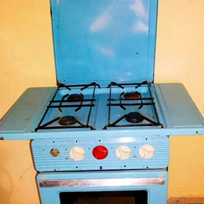 Os fogões ainda existem você sabe disso, mas houve um tempo em que eles vinham com tampas, muitas vezes usadas para guardar panelas