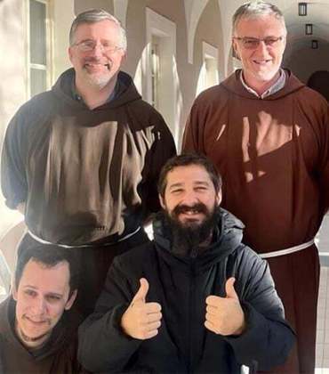 “Os frades franciscanos capuchinhos estão radiantes por recebê-lo no rebanho e testemunhar o seu profundo compromisso com a sua jornada de fé”, diz o texto da postagem. 