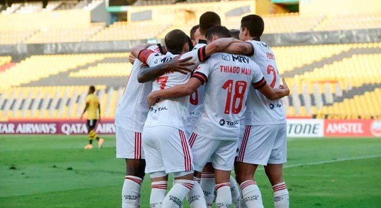 Os gols da vitória por 2 a 1 sobre o Barcelona SC, em Guayaquil, foram de Pedro e Arrascaeta.