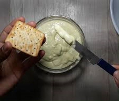 Os jurados do jornal testaram as marcas de maionese às cegas, consumindo o produto puro e também em biscoitos do tipo cream cracker. 