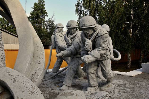 Os liquidadores também são lembrados em monumentos, como este na Ucrânia. 