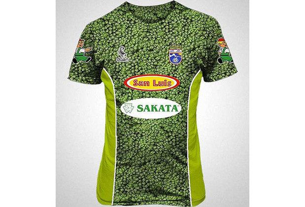 Os mesmos responsáveis pela camisa com estampa de presunto , fizeram esta com estampa de brócolis. Camisa do clube La Hoya Lorca