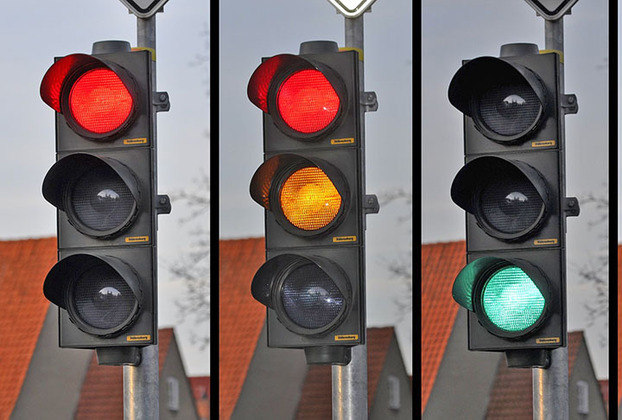 Os motoristas, acostumados com os sinais de trânsito de três cores, poderão contar com uma quarta coloração.