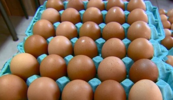 Os ovos possuem nutrientes que ajudam muito nossa saúde, como o ácido fólico, a proteína, o manganês e o potássio. Só é importante ter um controle na quantidade ingerida pois eles têm um elevado teor de gorduras saturadas.