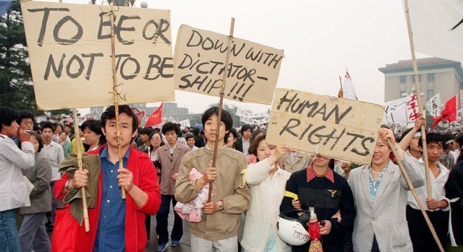Protestos da Praa da Paz Celestial acabaram sendo severamente reprimidos, em 1989