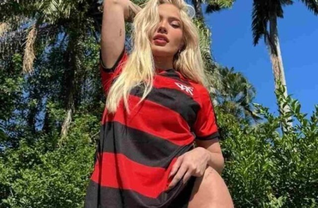 Os rumores ganharam ainda mais força no dia 10 de janeiro. Karoline publicou uma foto com a camisa do Flamengo e foi elogiada pelo zagueiro: 'Linda