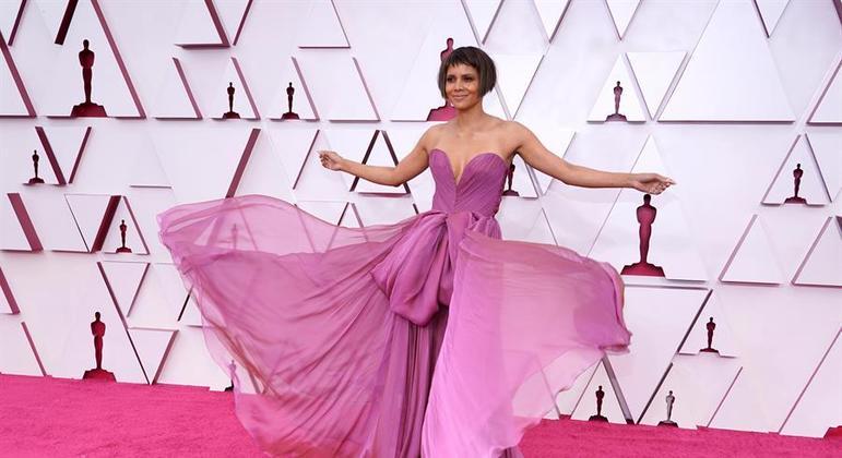 Oscar 2021 teve o tapete vermelho mais vazio da história da premiação - Entretenimento - R7 ...