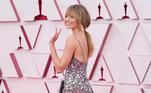 Margot Robbie aparece no tapete vermelho do Oscar 2021