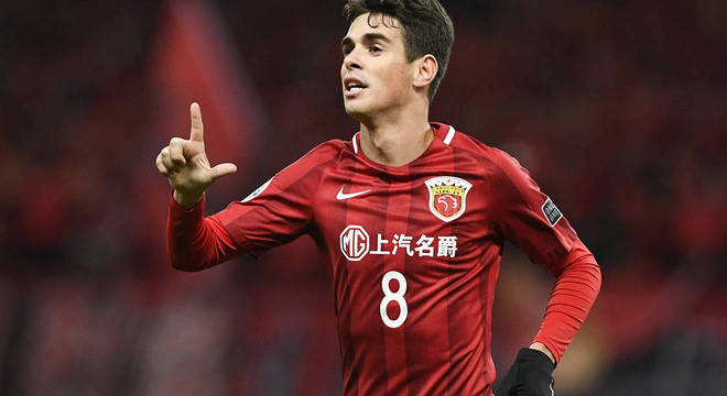 Oscar se impõe no desvalorizado futebol chinês. Esquecido da Seleção Brasileira