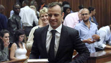 Oscar Pistorius recebe liberdade condicional dez anos após matar namorada