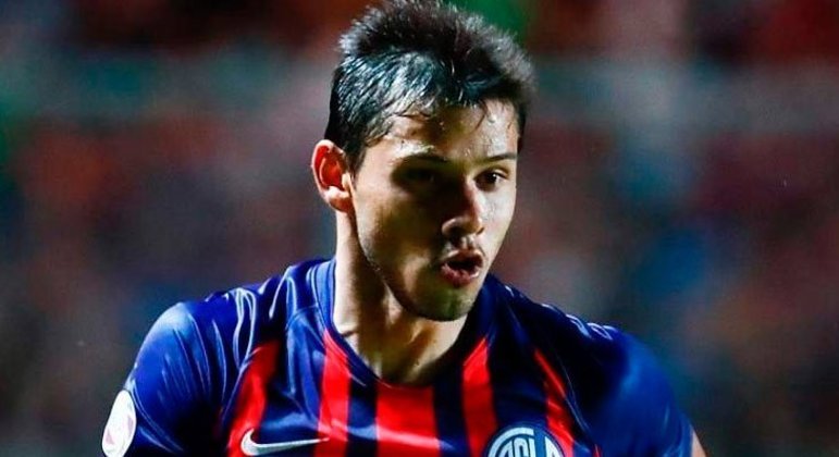 Óscar Romero (meia) - 29 anos - Sem clube desde agosto de 2021 - Último clube: San Lorenzo - Valor de mercado: 3,5 milhões de euros (R$ 21,68 milhões)