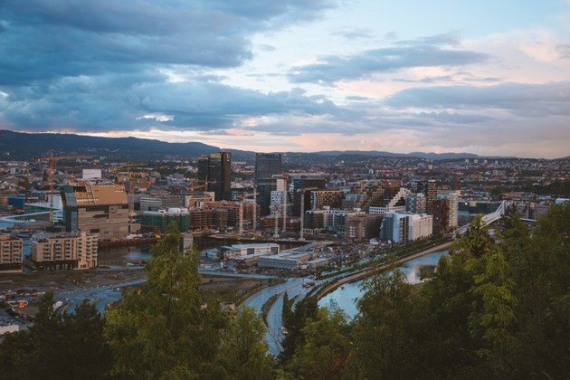 Oslo, na Noruega, terá temperaturas muito parecidas com as de São Paulo. A população norueguesa precisará tirar os casacos do armário para enfrentar mínima de 9°C, com máxima de até 17°C