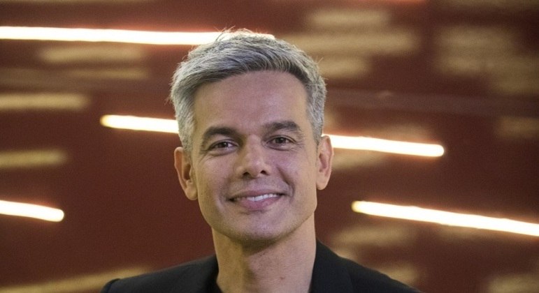 Otaviano Costa grava piloto do Programa Livre no SBT