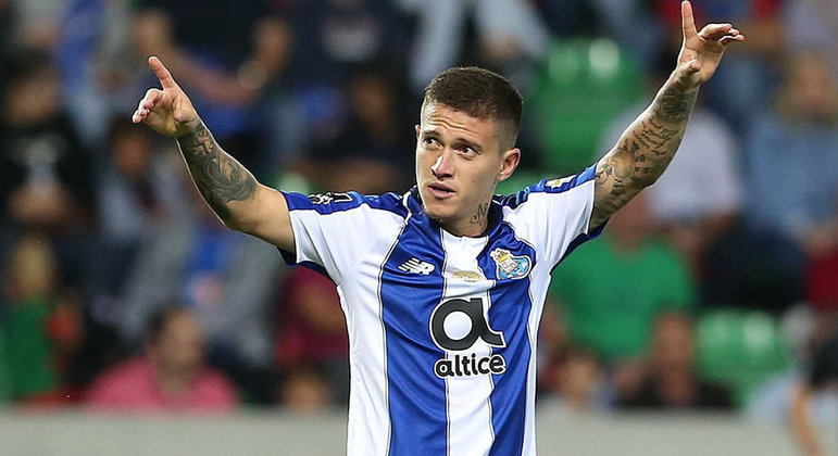 Otávio é um jogador instável. Não tem esse poder de desequilibrar jogos, sonhado por Rivaldo