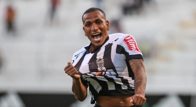 O Corinthians acertou o empréstimo do meia-atacante Otero. Sampaoli o liberou