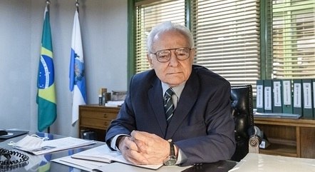 Othon Bastos faz uma participação especial em "Cara e Coragem"