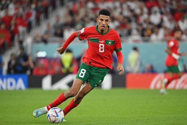 Ounahi é um dos marroquinos que, de maneira heroica, levaram o país à semifinal da Copa do Mundo pela primeira vez. O meio-campista chamou atenção pelo bom futebol, e, inclusive, está sendo estudado pelos grandes clubes europeus. O ex-técnico da Espanha, Luis Enrique, confessou estar impressionado com o futebol do marroquino. Em 2026, o camisa 8 terá apenas 26 anos e, certamente, muito talento e disposição, ao lado dos heróis marroquinos