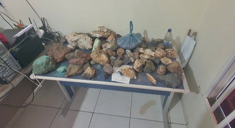 Minerais apreendidos com grupo suspeito de garimpo ilegal em terra indígena no Pará

