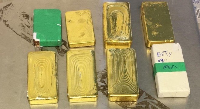 Agentes da Polícia Federal são presos por contrabando de ouro em voos