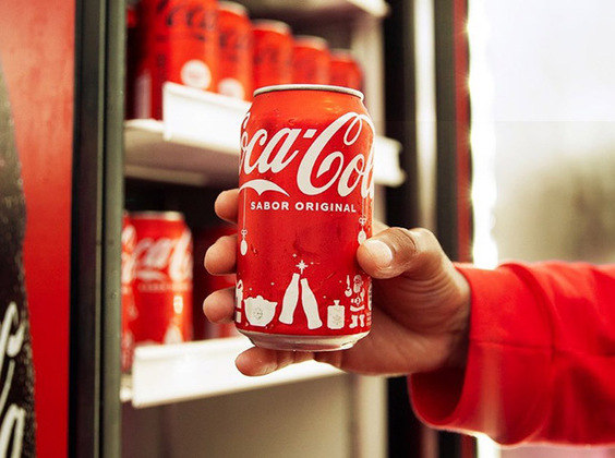 Outra empresa russa a copiar a Coca-Cola foi a Slavda, que lançou a Grink Cola no lado oriental do país.