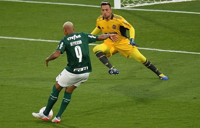 Outra final entre brasileiros, o jogo disputado em Montevideo terminou empatado no tempo regulamentar. Na prorrogação, Deyverson entrou no segundo tempo e marcou o gol que rendeu o tricampeonato da Libertadores para o Palmeiras.