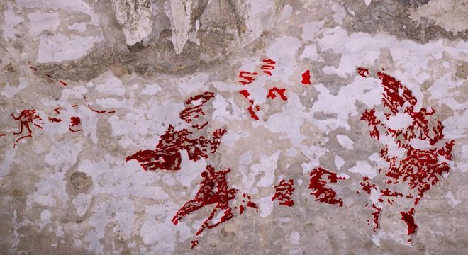 'Já vimos centenas de artes rupestres nessa região — mas nunca vimos nada parecido com uma cena de caça', diz arqueólogo