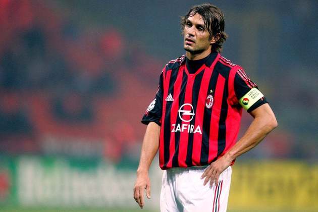 Outro clube italiano também homenageou outro zagueiro: o Milan aposentou a camisa 3 de Paolo Maldini, um dos maiores ídolos da sua história