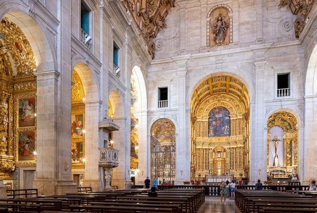 Outro lugar importante é a Catedral Basílica de Salvador, uma das maiores e mais belas igrejas da Bahia.