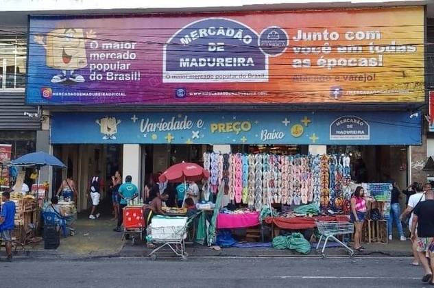 Outro ponto de comércio de fantasias e acessórios de carnaval no Rio de Janeiro é o Mercadão de Madureira, localizado na Zona Norte da cidade. Ele fica situado entre a avenida Ministro Edgard Romero e a rua Conselheiro Galvão. É o maior da cidade e um dos maiores da América Latina, tendo 16 galerias e mais de 580 lojas.