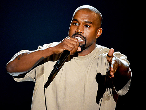 Outro rapper muito prestigiado que ficou fora da nova lista da Billboard é Kanye West. Embora esteja sempre na mídia por declarações e polêmicas, incluindo sua relação com a socialite Kim Kardashian, é considerado um grande nome na música.