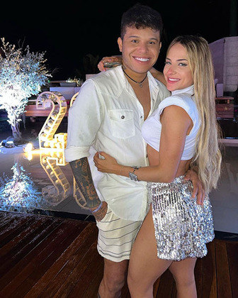 Outros dois que bombaram na festa de Neymar: a ex-BBB e cantora Gaby Martins e o cantor sertanejo Tierry.