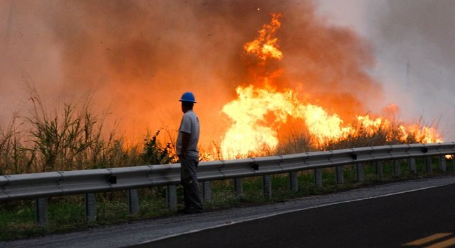 Outubro foi o mês que teve o maior aumento de focos, indo de 119 no ano passado para 2.430, o que representa um crescimento de 1.942%