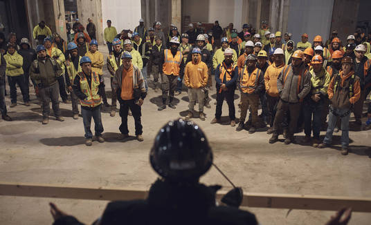 Overdose: o maior perigo para os trabalhadores da construção civil nos Estados Unidos (Andres Kudacki/The New York Times - 21.11.2023)