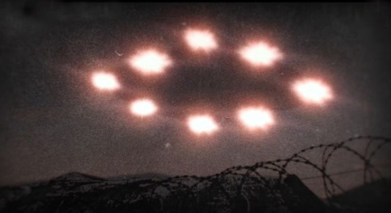Em maio deste ano, Robert Salas, um oficial aposentado do Exército dos Estados Unidos, contou que a base de mísseis nucleares que comandava, na cidade de Malmstrom, em Montana, foi alvo de um ataque de oito óvnis de cor avermelhada e extremamente brilhantes que voavam sobre a instalação. Três anos após o incidente, a Força Aérea encerrou a investigação e forçou os chefes do local a assinar documentos em que juravam manter sigilo sobre o ocorrido