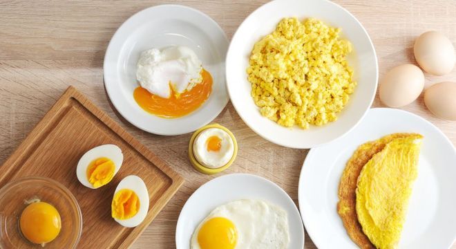 Ovo cru é saudável? Conheça o que a ciência diz sobre isso