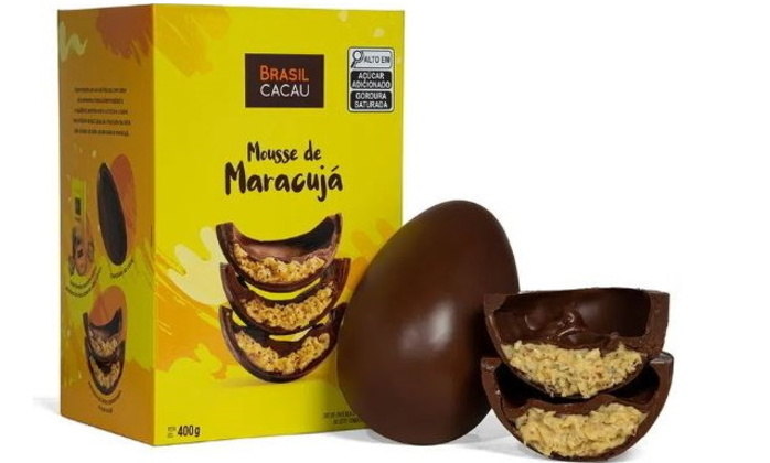 Nas lojas da Brasil Cacau, os ovos trufados de 400g são vendidos por R$ 84,90, nos sabores
mousse de maracujá, meio a meio, cocada, cookies and cream, festou, paçoca,
torta de limão, pé de moleque, morango e 60% cacau