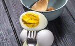Pesquisadores perceberam que os voluntários que mais comiam ovos apresentavam IMC e porcentagem de massa gorda mais baixos do que aqueles que ingeriam menos proteína ou nenhuma. Os amantes de ovos tinham, em média, um IMC de 22,4, enquanto que naqueles que não são fãs esse número era 23,5, em média