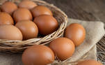 Em segundo lugar, vem o ovo. Uma unidade cozida tem 10 mcg de vitamina B7, ou 33% do valor diário recomendado