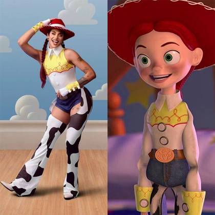 Pabllo também referenciou os estúdios Pixar com essa fantasia de Jessie, do filme “Toy Story”! É muito capricho!