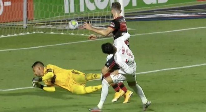 Pablo marcou o terceiro gol. São Paulo implacável diante do Flamengo