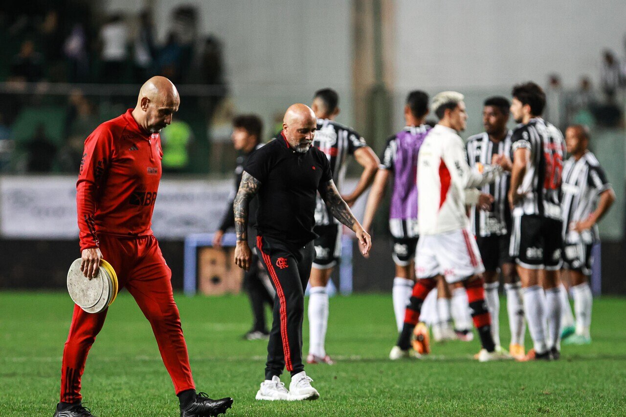 Debandada do Flamengo? Quatro jogadores negociam saída do Rubro