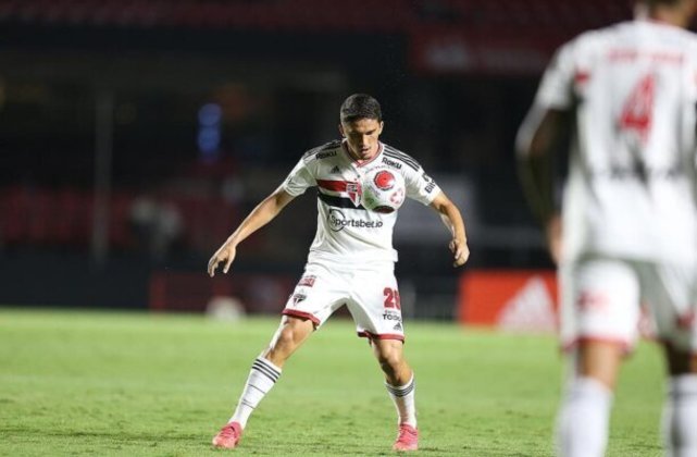 PABLO MAIA - Dominou completamente o seu setor, evitando que o Flamengo conseguisse criar pelo centro, principalmente Gerson - NOTA 7,0  - Foto:  Rubens Chiri / saopaulofc.net