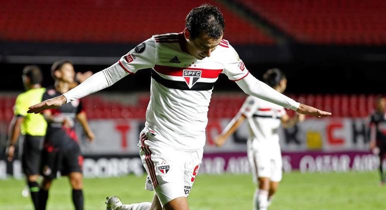 Pablo comemora um dos gols da vitória do São Paulo sobre o Rentistas