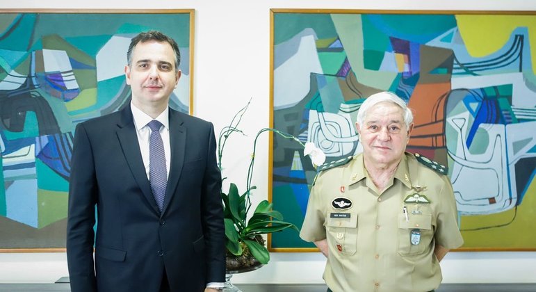 Presidente do Senado, Rodrigo Pacheco (PSD-MG), e presidente do STM, ministro general Luis Carlos Gomes Mattos